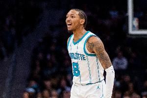 三分射手！美记：湖人、火箭、开拓者、公牛有意小尼克-史密斯