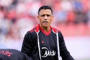 塞维利亚官方：桑切斯右大腿股二头肌受伤，目前在观察其恢复情况